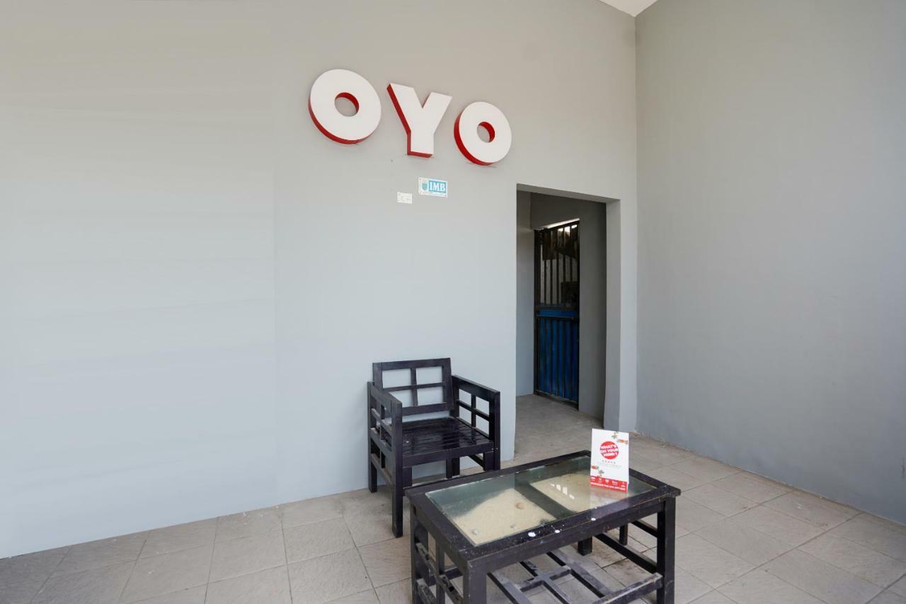 Oyo 1316 Mentari Family Homestay Probolinggo Exterior foto